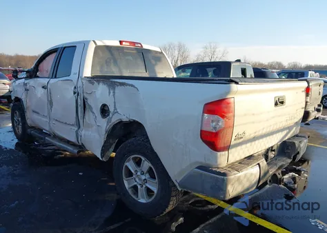 2017 Toyota Tundra Sr5 5.7L V8 z USA, uszkodzony, nr VIN 5TFUW5F16HX603096